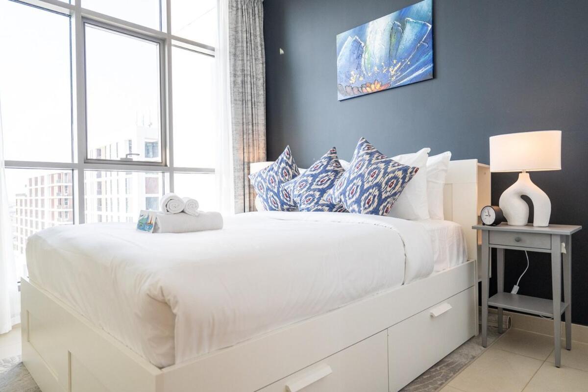 Stylish Homey 1-bedroom Perfect For 4 In Hills Dubai