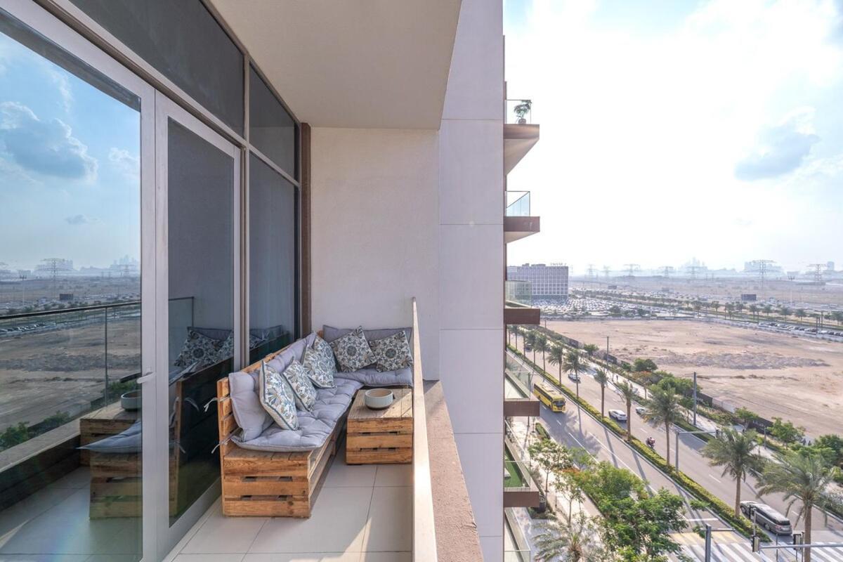 Stylish Homey 1-bedroom Perfect For 4 In Hills Dubai