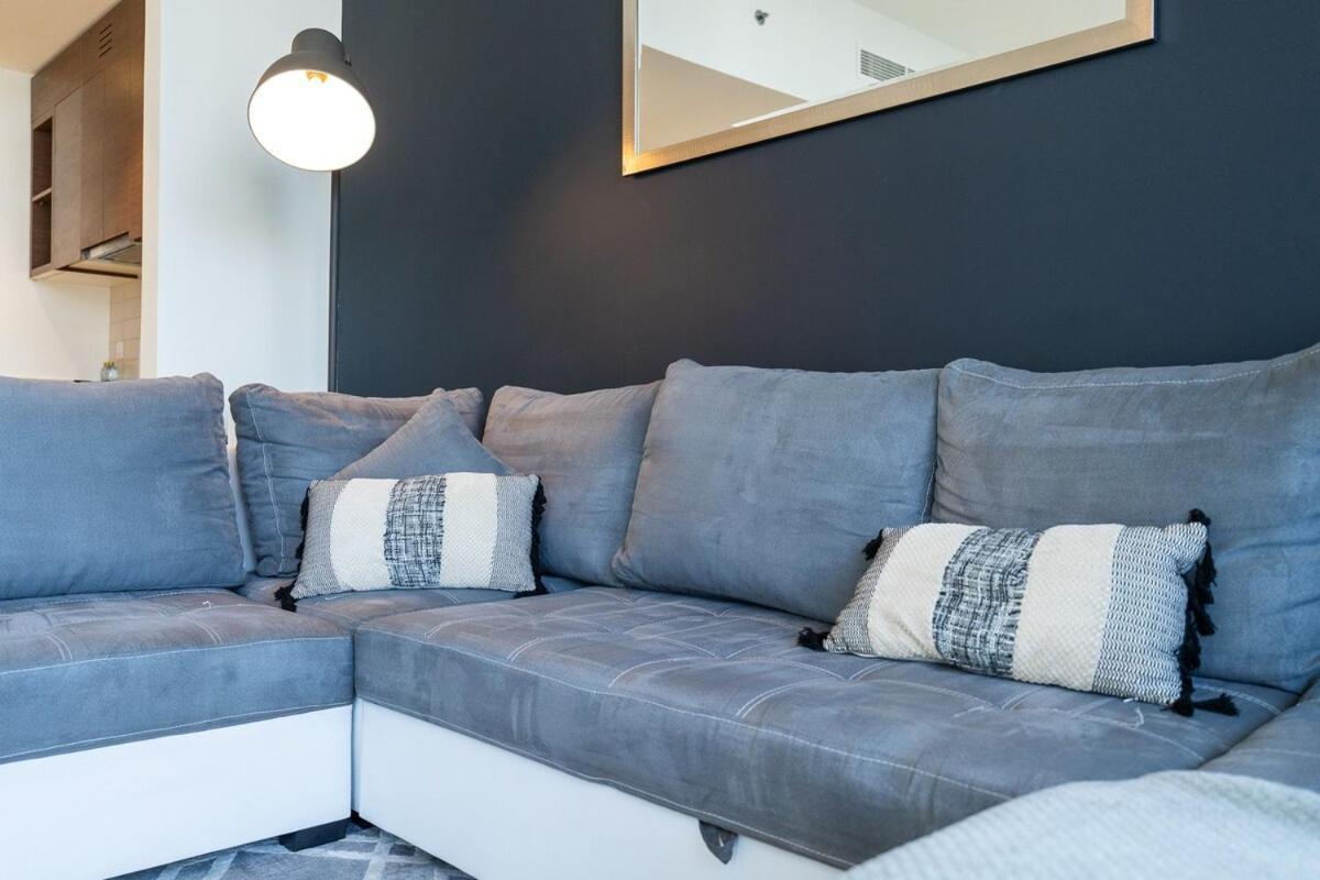 Stylish Homey 1-bedroom Perfect For 4 In Hills Dubai