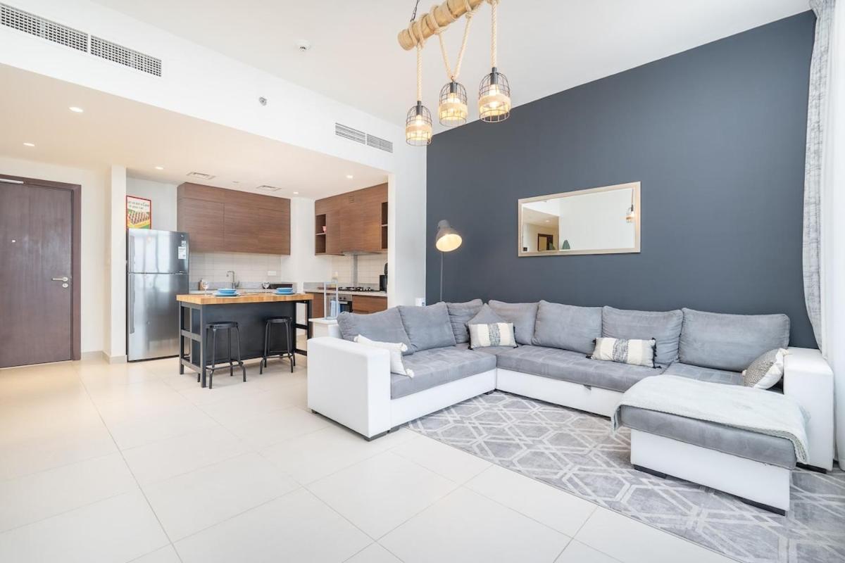 Stylish Homey 1-bedroom Perfect For 4 In Hills Dubai